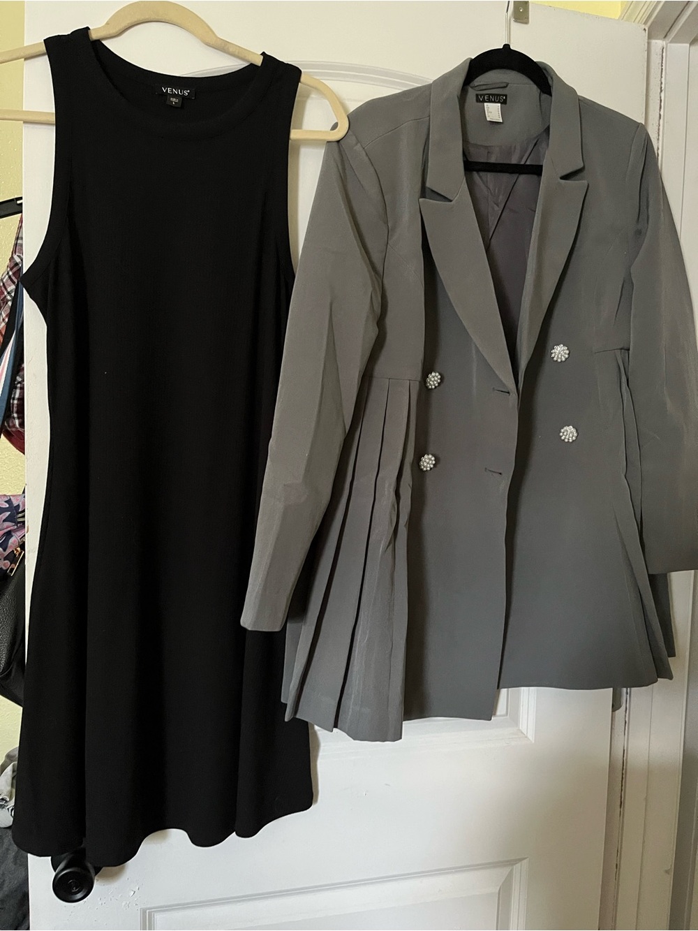 VENUS Charcoal Gray Double-Breasted Pleated Blazer with Decorative Buttons - Picture 5 of 7